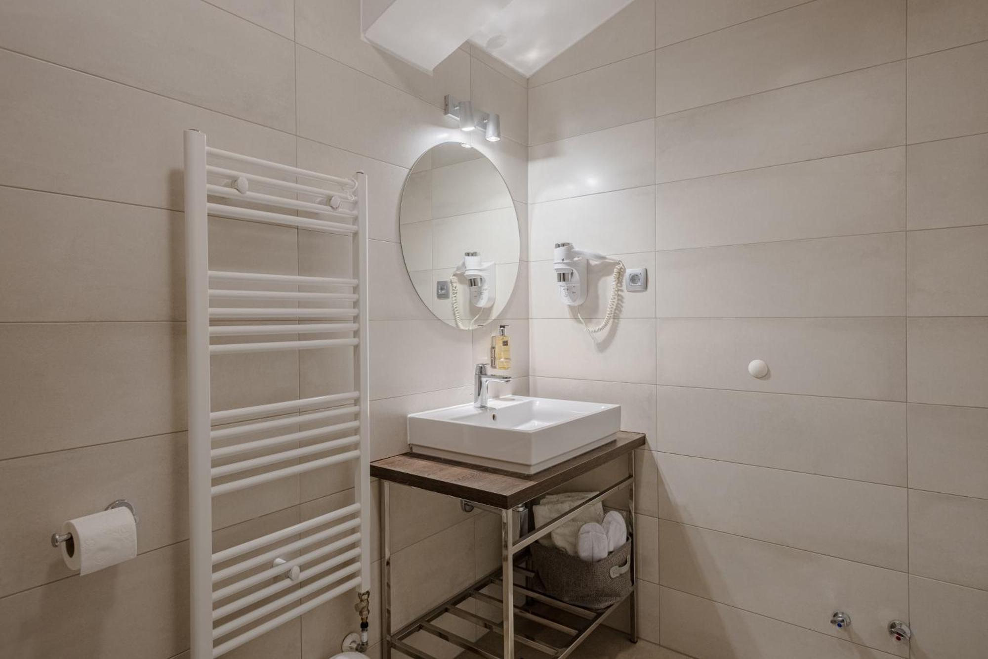 Rogac Rooms & Restaurant Omiš Kültér fotó