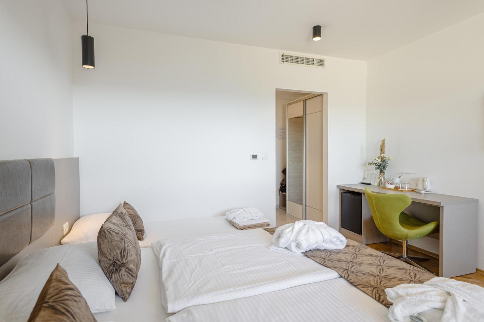 Rogac Rooms & Restaurant Omiš Kültér fotó